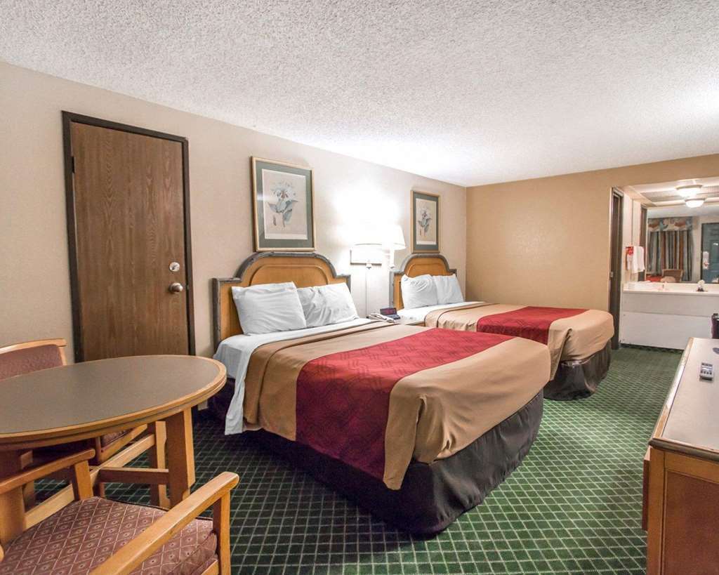 Econo Lodge Pooler - Savannah I-95 Room photo